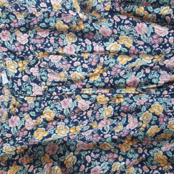 Old Navy Floral Flutter Sleeve Front Button Blouse, Size Medium - Picture 3 of 5